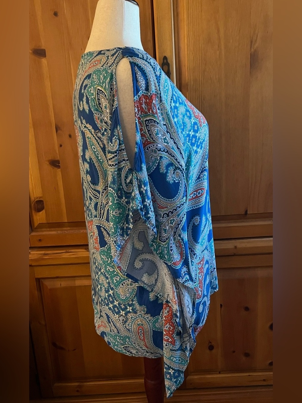 Cold Shoulder Paisley V-Neck Blouse M/L